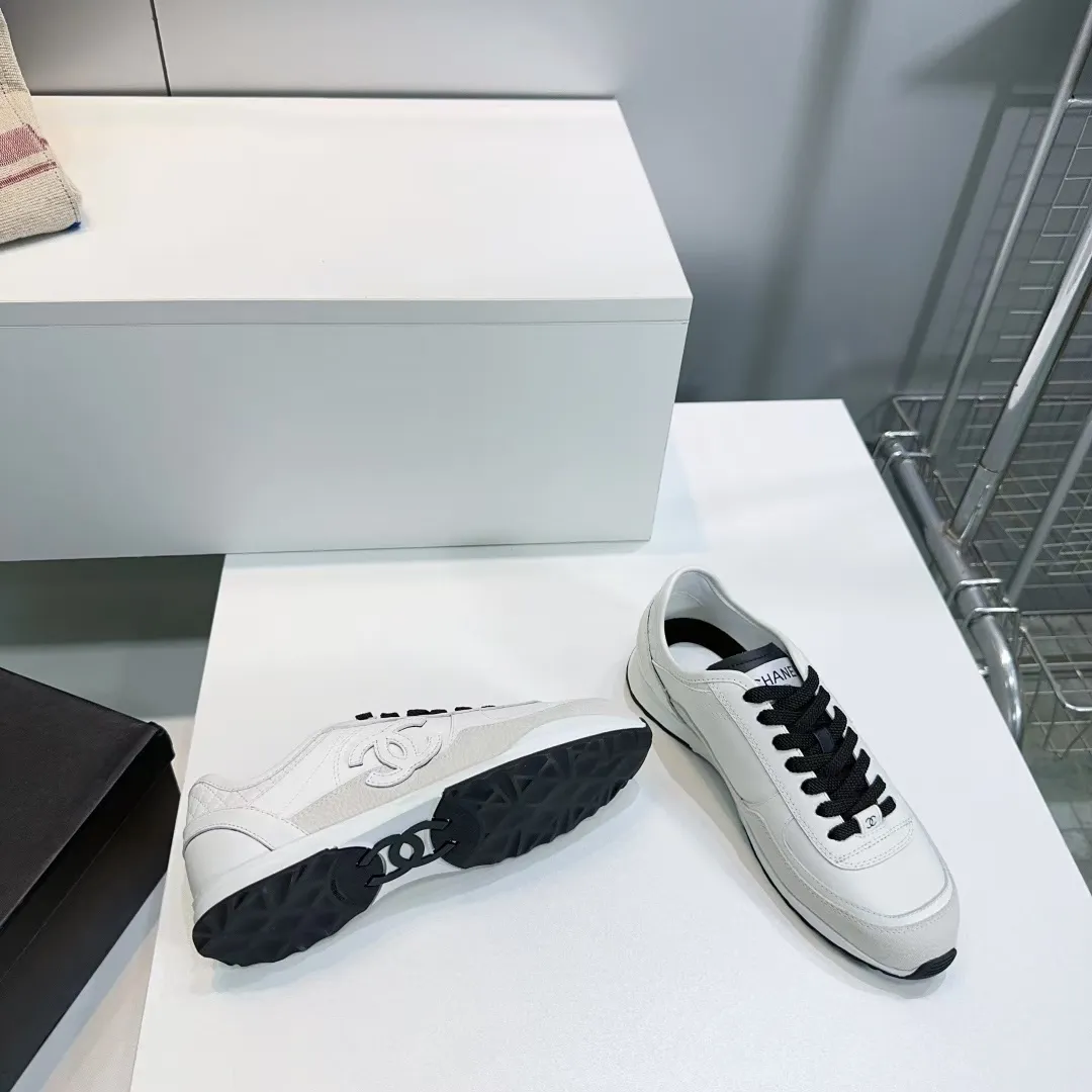 👟👟Ex-factory price 440👟👟 CHANEL Chanel 2025 new panda sneakers, color matching thick-soled casual sports shoes, upper: imported calfskin/imported suede, lining: imported sheepskin lining, outsole: TPU original outsole Size: #35-40 (40 customized, non-refundable)